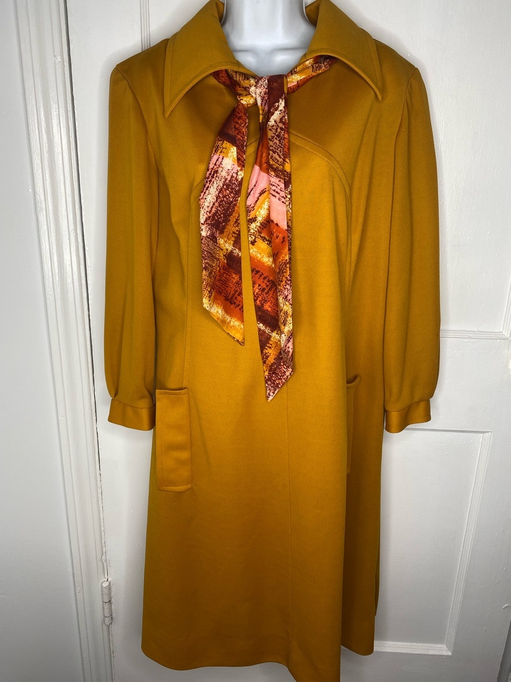 Vintage Mustard Yellow Tie-Neck Women's Dress. No tag fits like 14/16